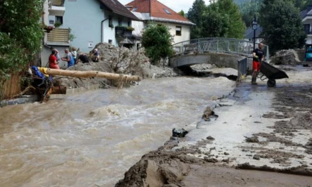 Ρωσία: Εντολή εκκένωσης για αρκετές περιοχές που έχουν πλημμυρίσει
